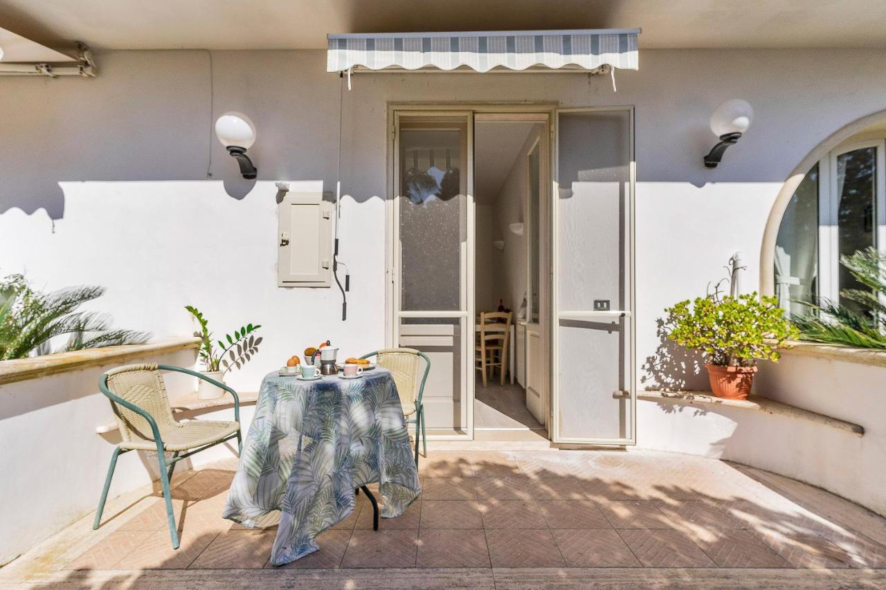 Garden View Near The Sea Bed and Breakfast Lecce Exteriör bild