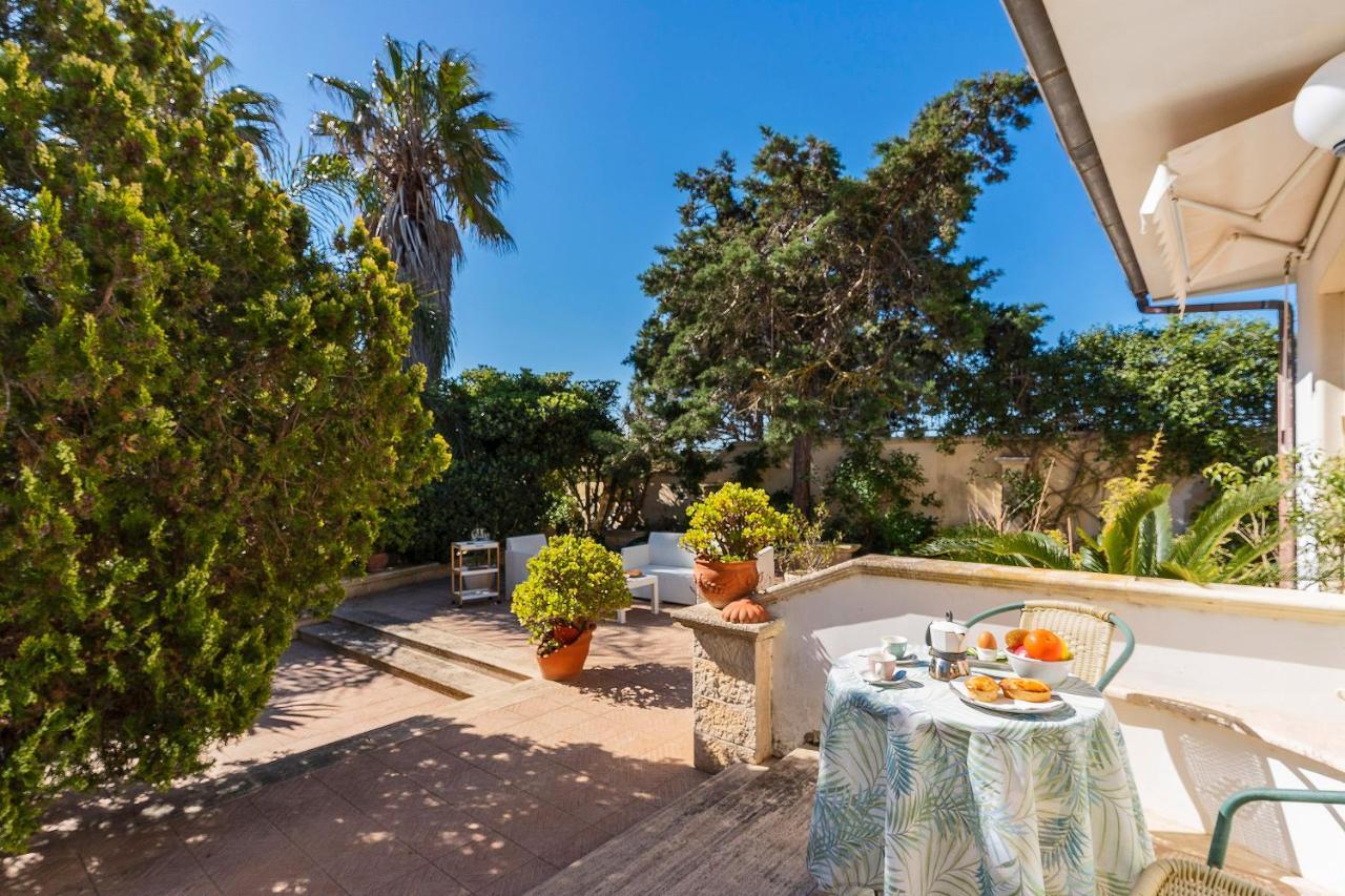 Garden View Near The Sea Bed and Breakfast Lecce Exteriör bild